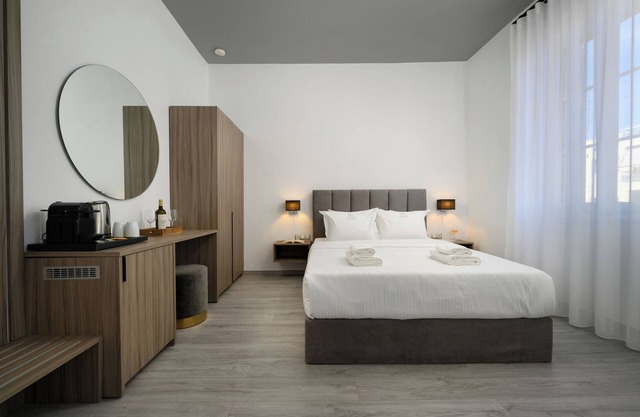 Amalphi Corfu City Living by Konnect - Deluxe Suite Lila