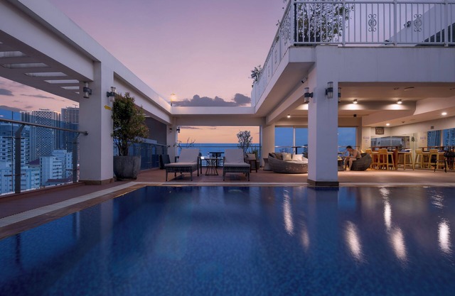 Amana Hotel & Residences