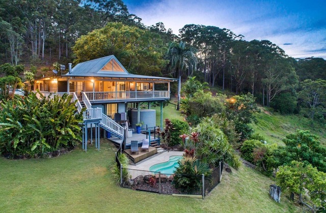 Amara Guest House: Retreat Venue with Yoga, Sauna & Pool Near Sunshine Coast