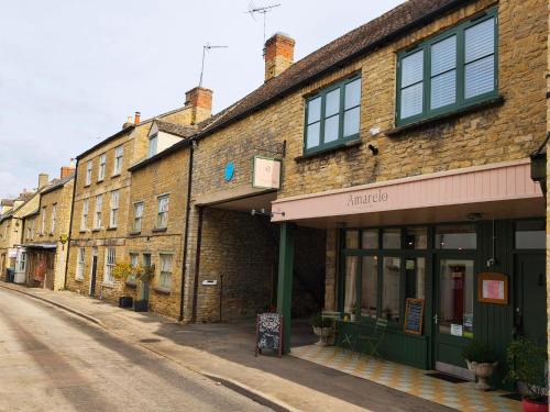 Amarelo apartment, Central Charlbury, 1 Super king bed