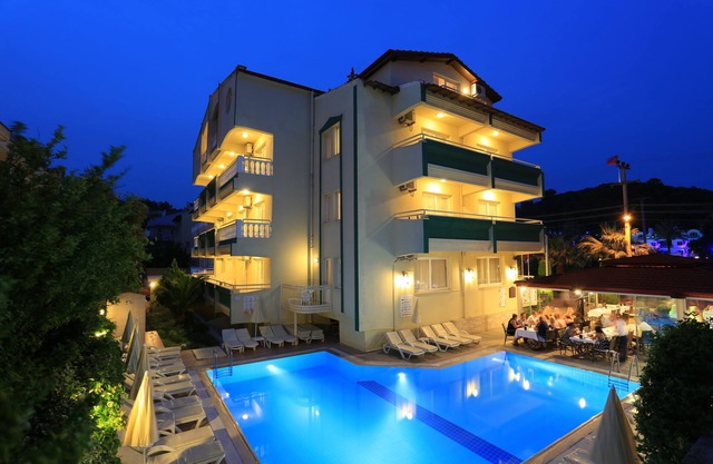 Amaris Apartments
