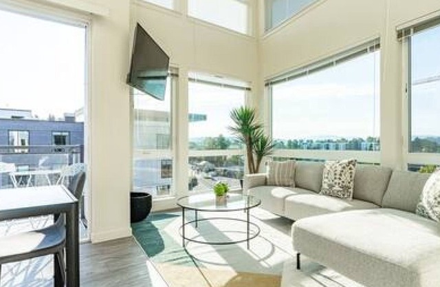 Amazing! 2BR | 2BTH Loft in Redmond | Sleeps 5