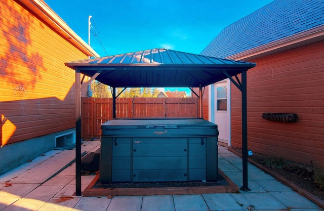 Amazing 3-bedroom Chalet-Sauna/Private lakeview+Spa/BBQ(Best place to relax)