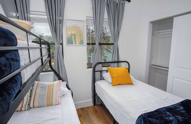 Amazing 3BR 2BA Only 5 Mins From Downtown