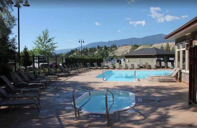 AMAZING 3Br Condo | Heated Pool & Hot Tub | Hm Theatre | Fire Table | Pool Table