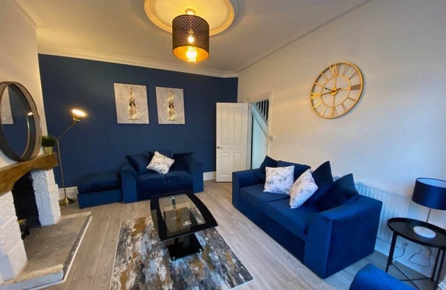 Amazing 4 Bed Home: Monthly Bookings | Contractors