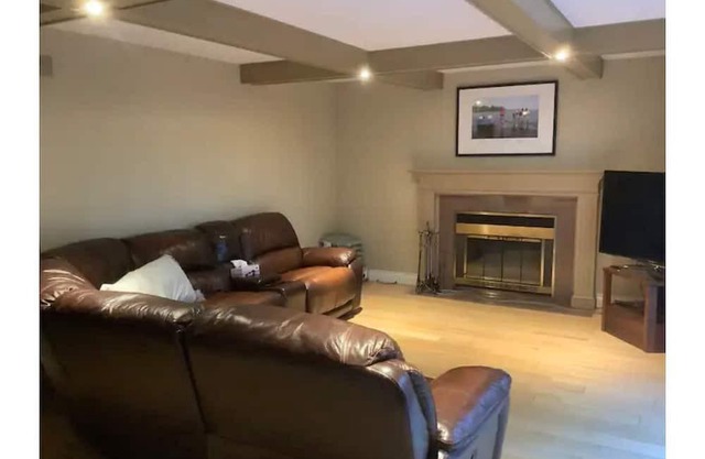 Amazing 4 bedroom home with 2 fireplaces! Centrally located, close to QEW