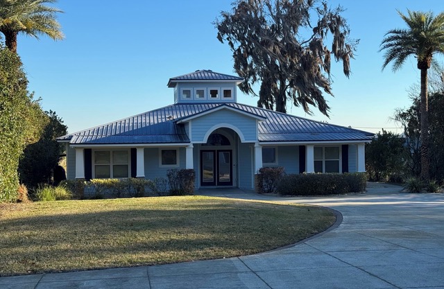Amazing 4 Bedroom Lake Front Home on Kingsley Lake with Screened in Patio