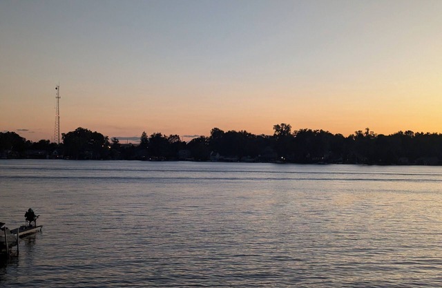 Amazing 4-bedroom Modern Lake House with Cottage Charm on Lake Chemung