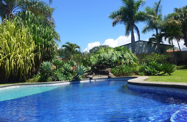 Increíble casa de 4 dormitorios con piscina en una comunidad cerrada, La Garita, a 20 minutos del aeropuerto SJO