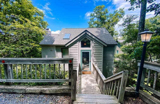 Amazing 5 bedroom, 4 bath ski front home near the top of Tyro * NOW WITH HOT TUB