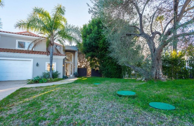 Amazing 6 bedrooms 2 Min to PCH and the beach!
