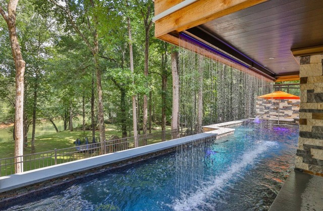 Amazing 6 BR riverfront home with resort style amenities
