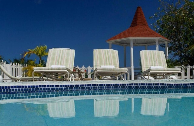 Amazing 9 Br Villa in Cap Estate