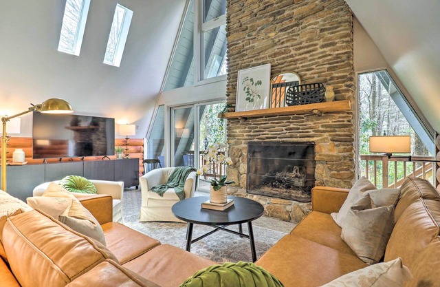 Amazing A-Frame w/ Private Hiking + Amenities