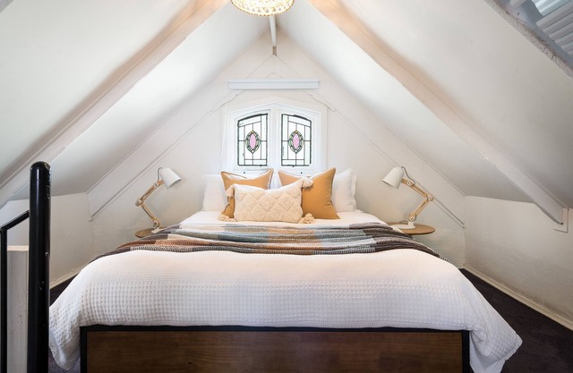 Elegante apartamento de época renovado en el corazón de Elwood.
