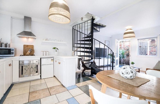Amazing Apartment, Beautiful Location - FREE WIFI