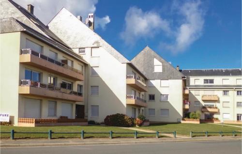 Amazing Apartment In Grandcamp Maisy
