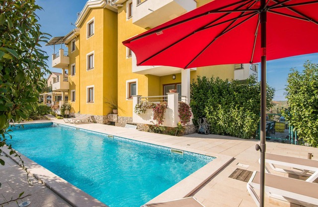 Increíble apartamento en Salatici con.