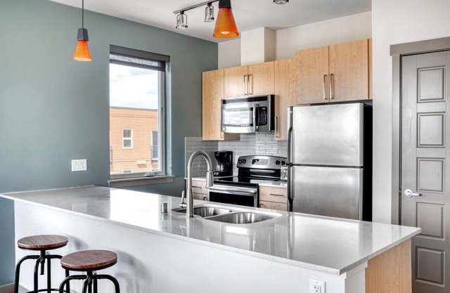 Amazing Ballard 2BR w/ Fire Pit & Gym, near Farmers Market, by Blueground