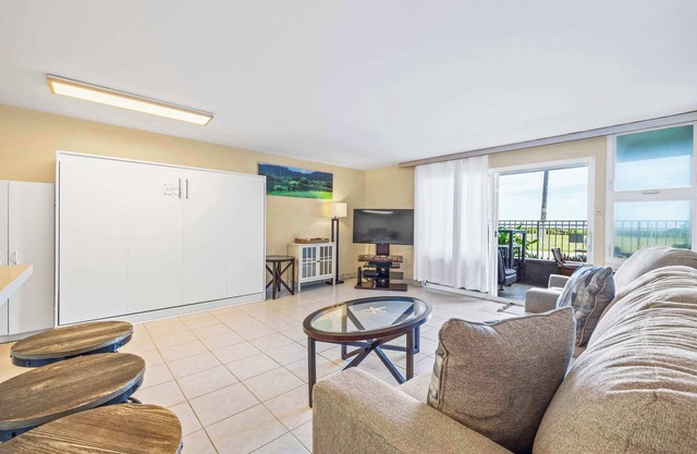 Amazing Beachfront Condo by Pool