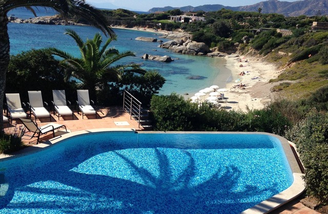 Increíble Villa frente al mar desde arriba Bellas playa de arena y cristalinas aguas del mar