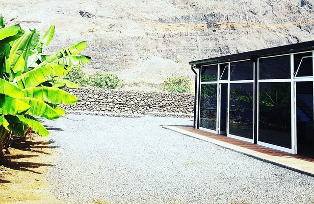 ¡INCREÍBLE CASA EN LA GRAN COSTA EN UNA GRANJA ORGÁNICA TRANQUILA CON VISTAS INCREÍBLES A LAS MONTAÑAS!