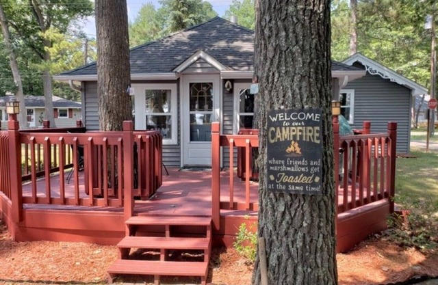Amazing Cabin directly on Higgins Lake w/Private Boat Mooring Onsite!