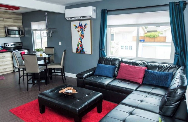Beautiful Hillcrest CANYON VIEW. Walk to Balboa Park, San Diego Zoo/Pet Friendly