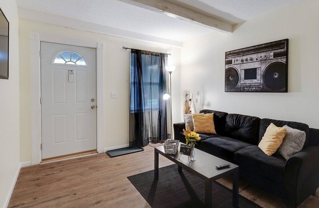 Amazing Centrally Located APT Combo Near UC, Hospital and Zoo! by RedAwning