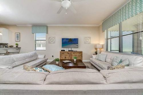 Amazing Champions Gate 8b5b With Game Room, Movie Room, And Private Pool