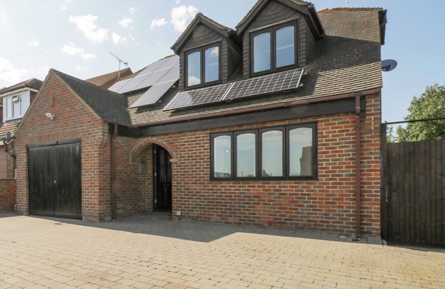 AMAZING COTTAGE, family friendly, country holiday cottage in Warden