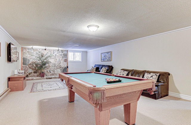 Amazing Cottage in Southcott Pines, Grand Bend, 5 minute walk to private beach.