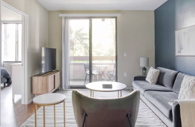 Amazing Downtown 2BR w/ Gym, Pool & Spa, near 7th St Metro, by Blueground