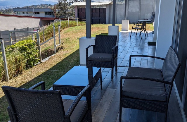 Increíble casa en Escazú, impresionante vista a la ciudad de San José - 3 camas