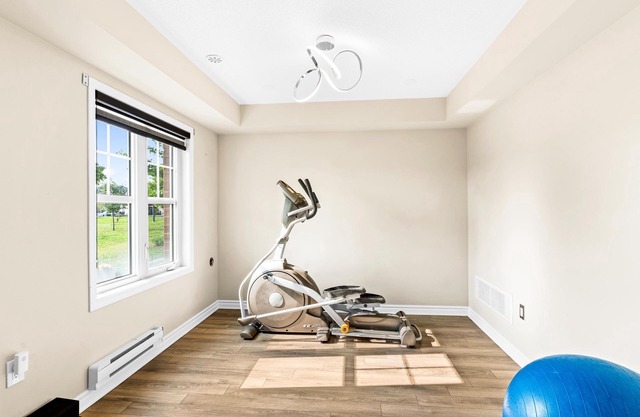 Amazing Family House in Brampton ~ Theatre ~ Gym