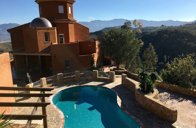 Increíble villa familiar con piscina e impresionantes vistas.
