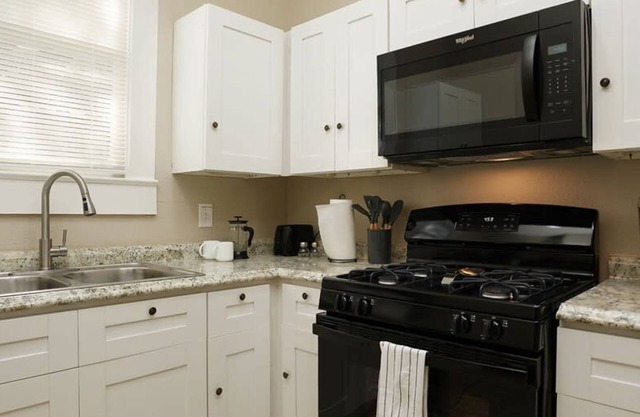Amazing Fully Fenced Home Only 1 7 mi to Downtown