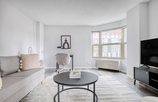 Amazing Gold Coast 2BR w/ Gym & Lounge, 1 block from L, by Blueground