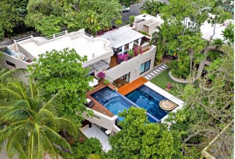Amazing Hacienda for 14 guests! Steps to the beach!