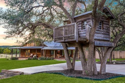 Amazing Hill Country Experience Cabin on 14 Acres
