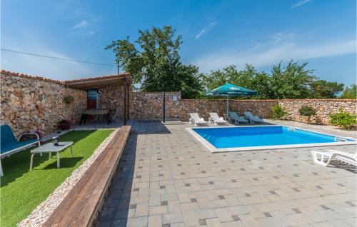 Amazing Home In Donje Rastane With Wifi