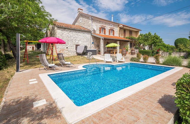 Increíble casa en Erzisce con jacuzzi