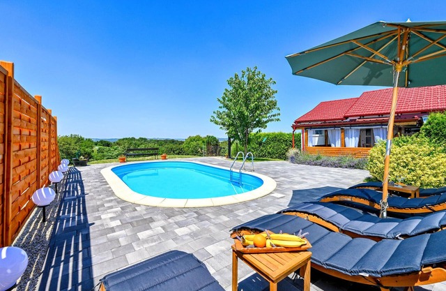 Bonita casa en Falinic Breg con jacuzzi