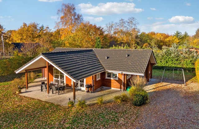 Amazing Home In Glesborg With 4 Bedrooms And Wifi