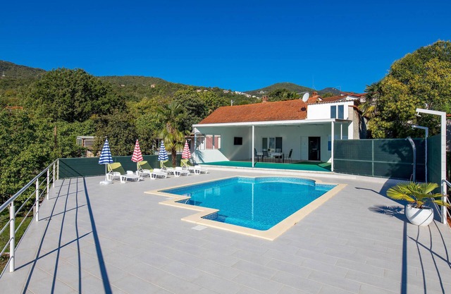 Increíble casa en Ika con vista al mar.