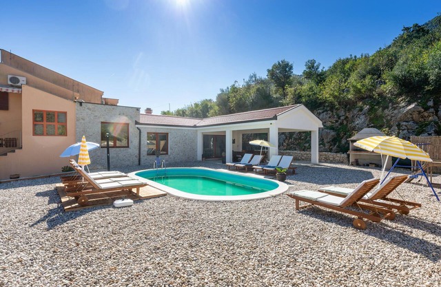 Increíble casa en Kula Norinska con.