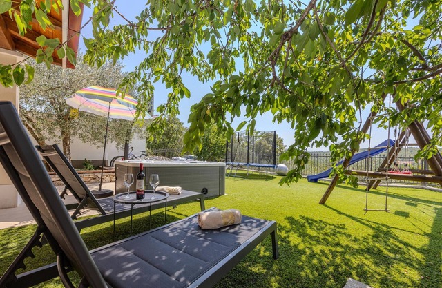 Increíble casa en Katuni con cocina.