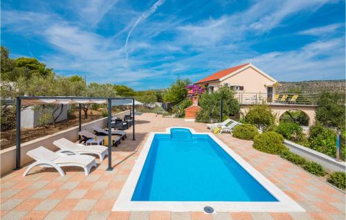 Amazing Home In Milna