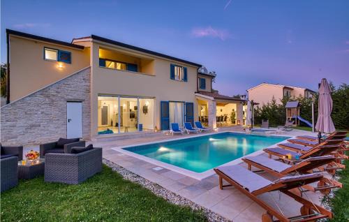 Amazing Home In Naselje Muzini